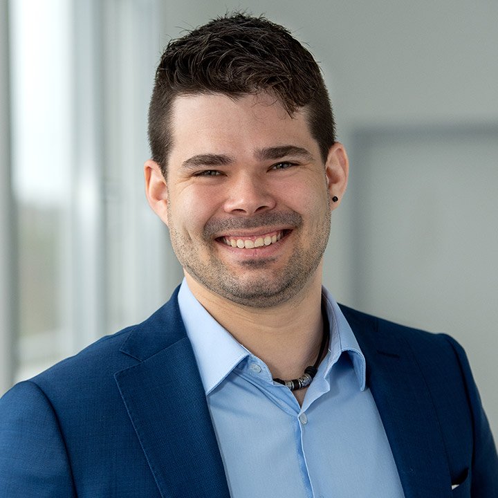 consulting-team-daniel.jpg
